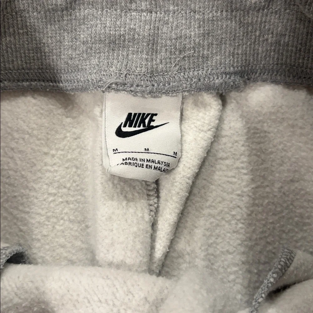 WOMANS SIZE M NIKE SWEATS - Picture 4 of 8